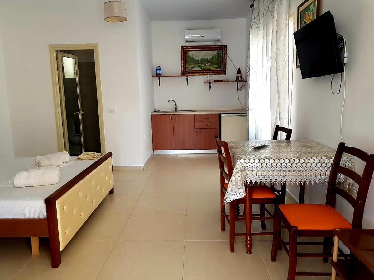 Aira Apartment Himarë Extérieur photo