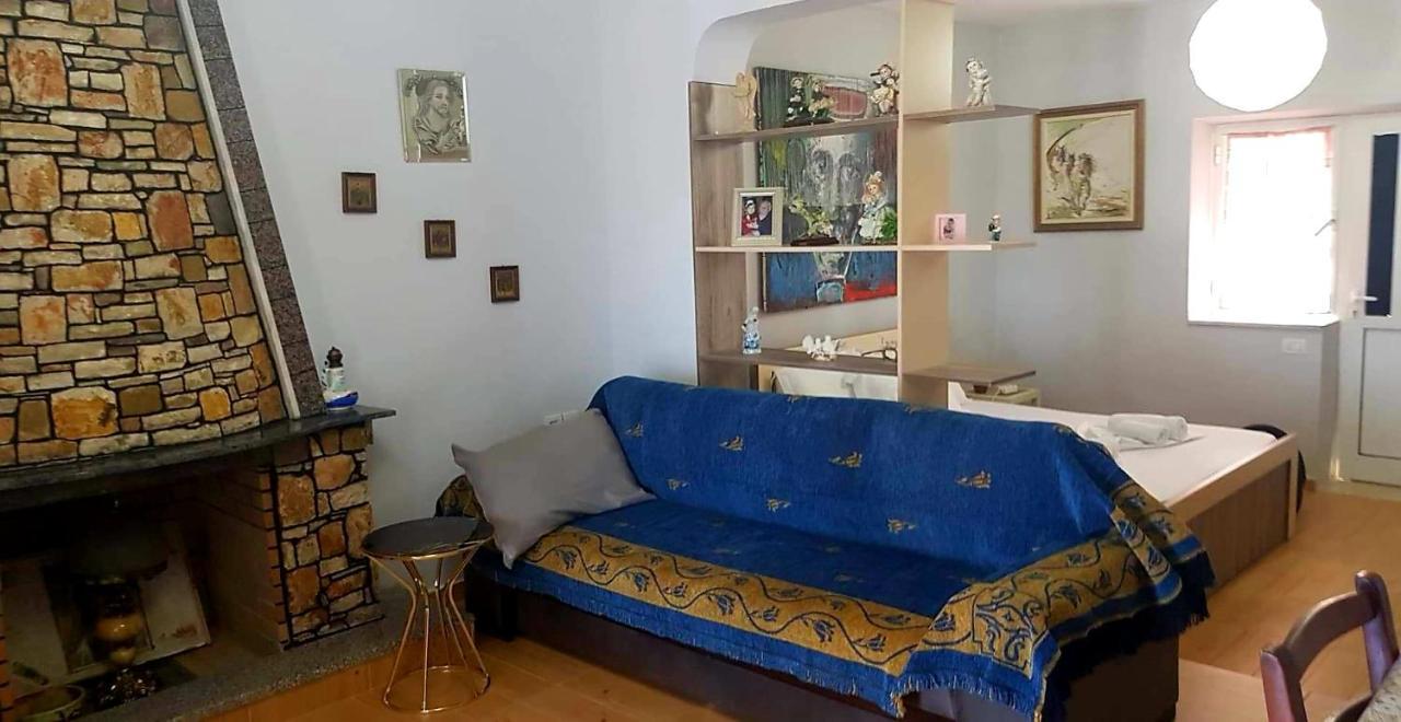 Aira Apartment Himarë Extérieur photo
