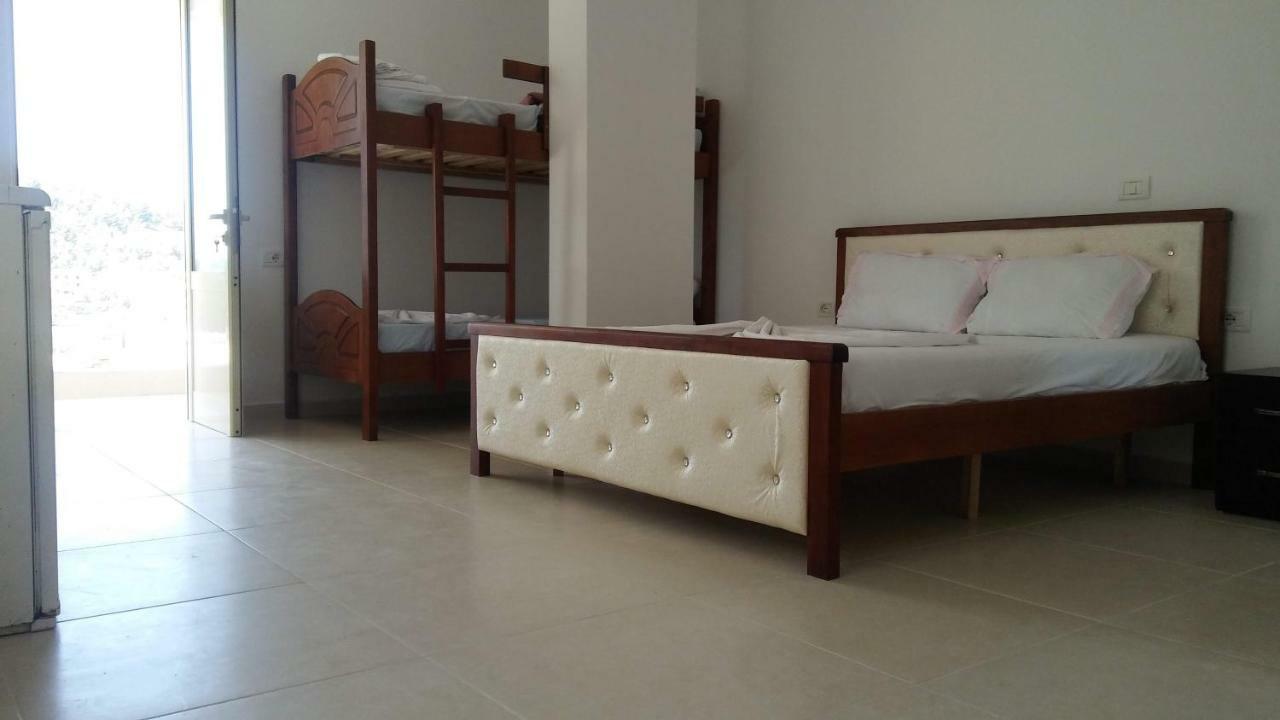 Aira Apartment Himarë Extérieur photo